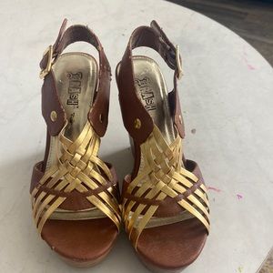 Brown Gold Wedges